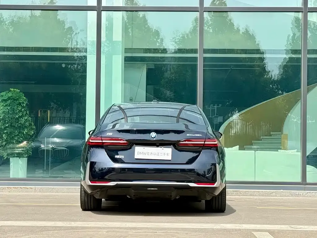 BMW i5 — фото 8