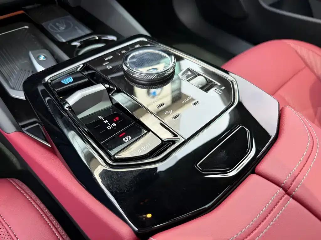 BMW i5 — фото 9