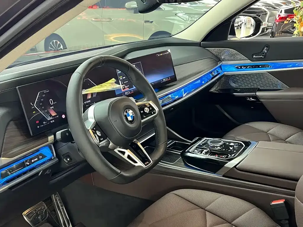 BMW 7 Series — фото 10