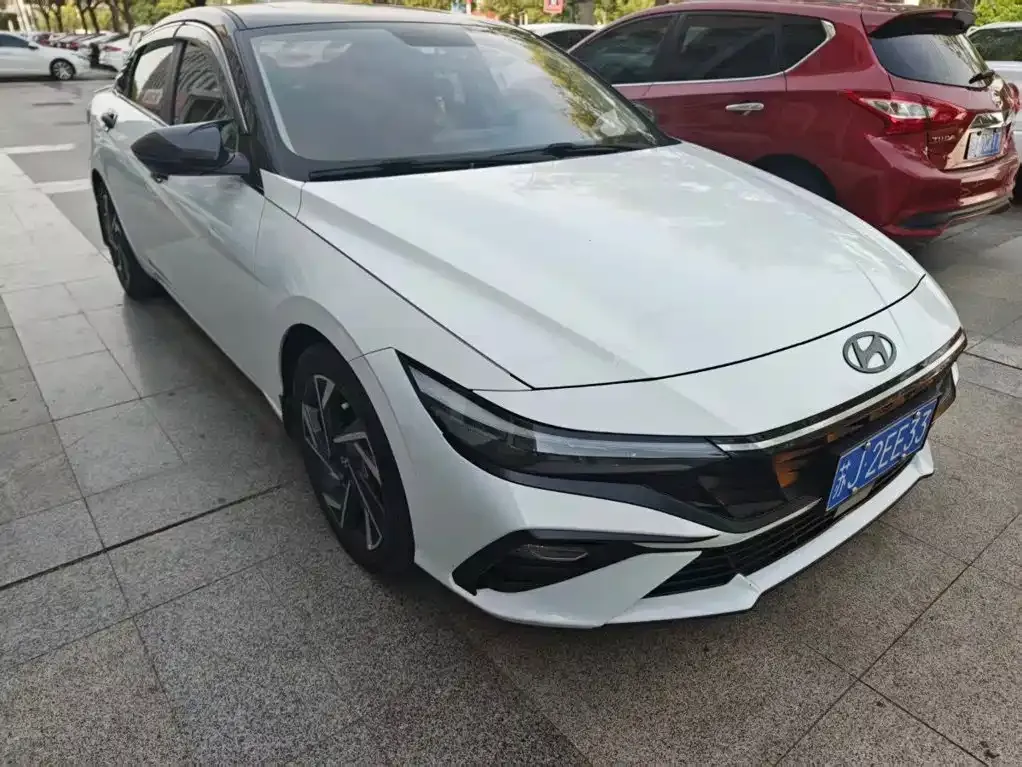 Hyundai Elantra — фото 1