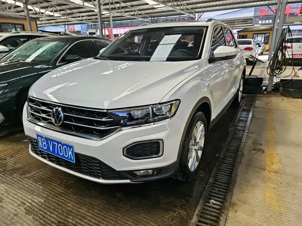 Volkswagen T-Roc — фото 1