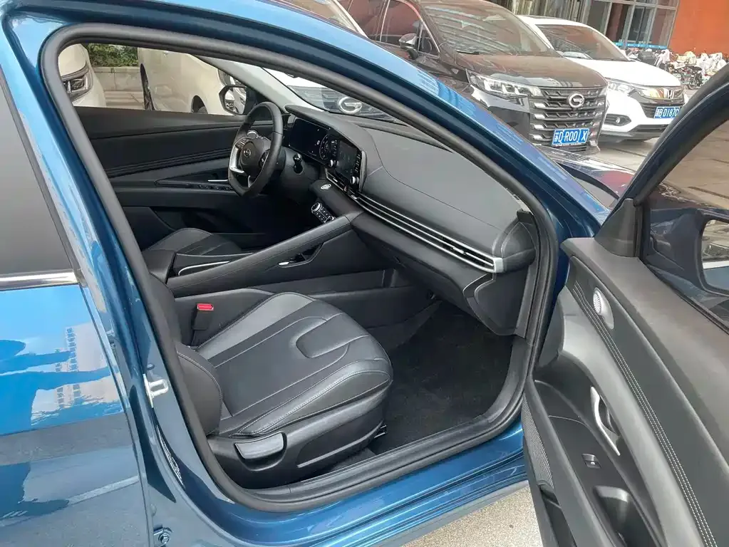 Hyundai Elantra — фото 9
