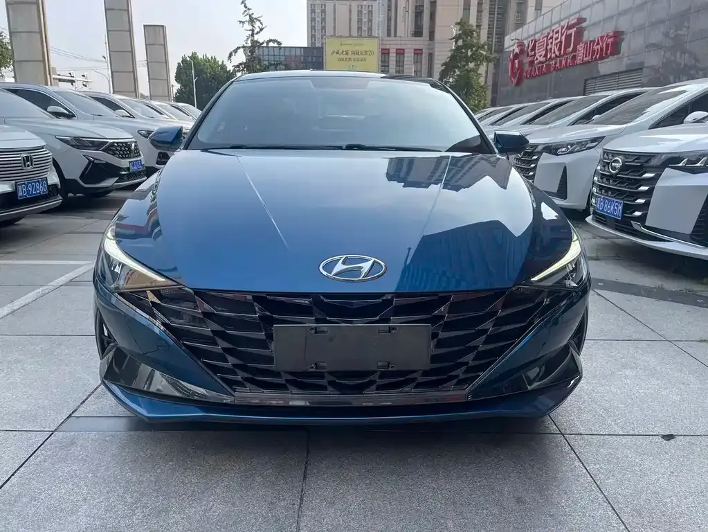 Hyundai Elantra — фото 3