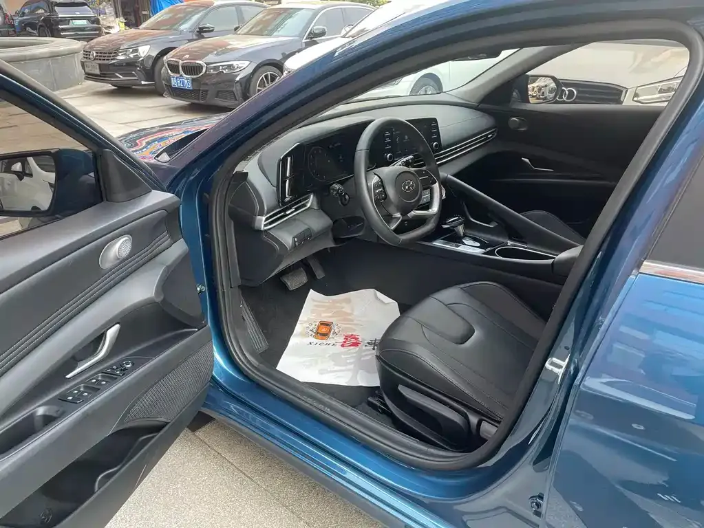 Hyundai Elantra — фото 2