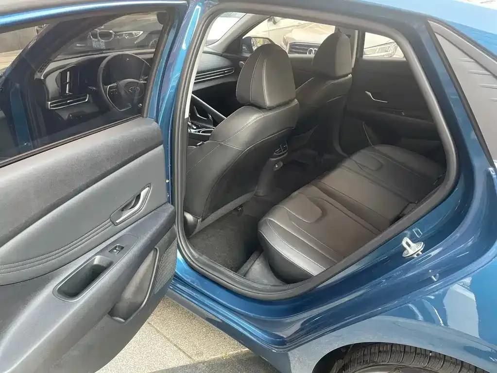 Hyundai Elantra — фото 6