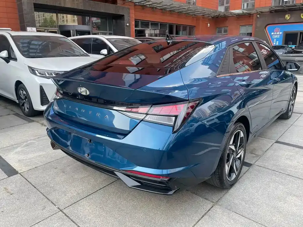 Hyundai Elantra — фото 10