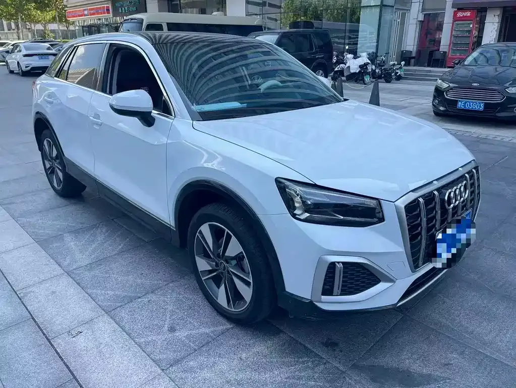 Audi Q2L — фото 4