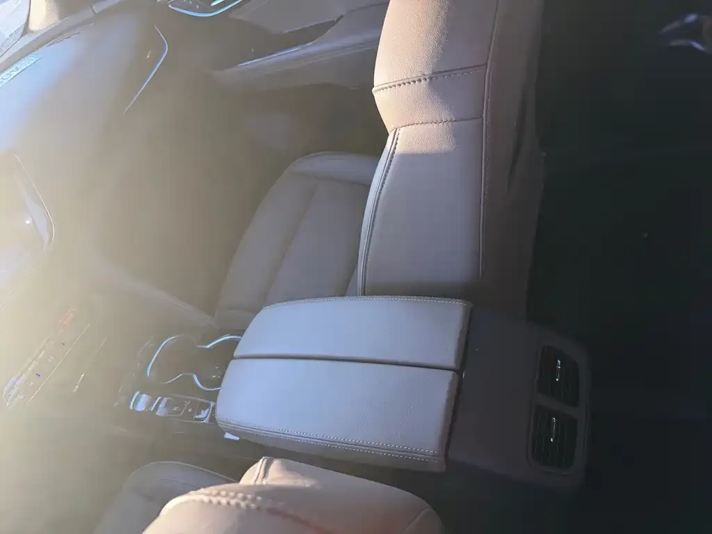 Buick Envision Plus — фото 4