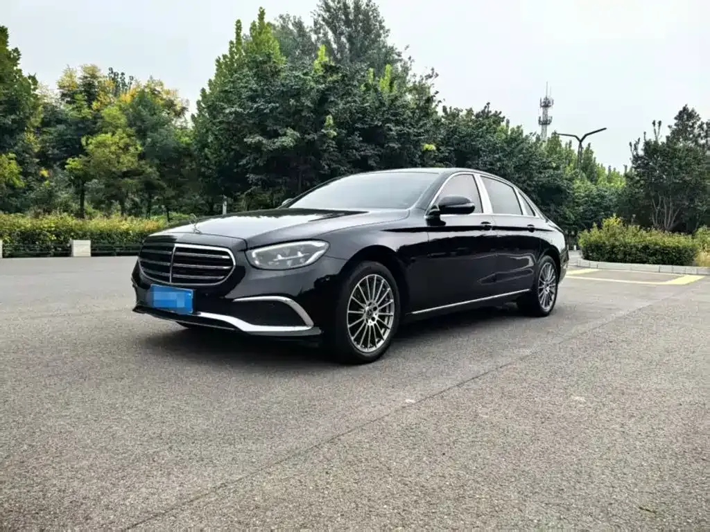 Mercedes-Benz E-Class — фото 1