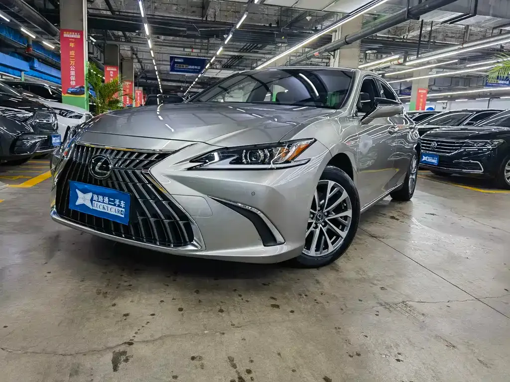 Lexus ES — фото 1