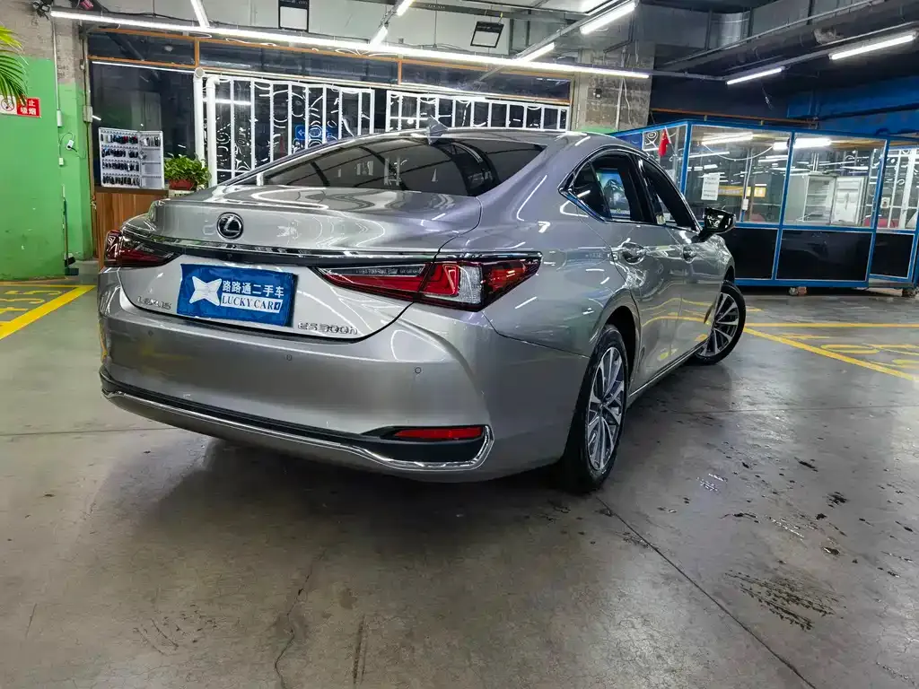 Lexus ES — фото 10
