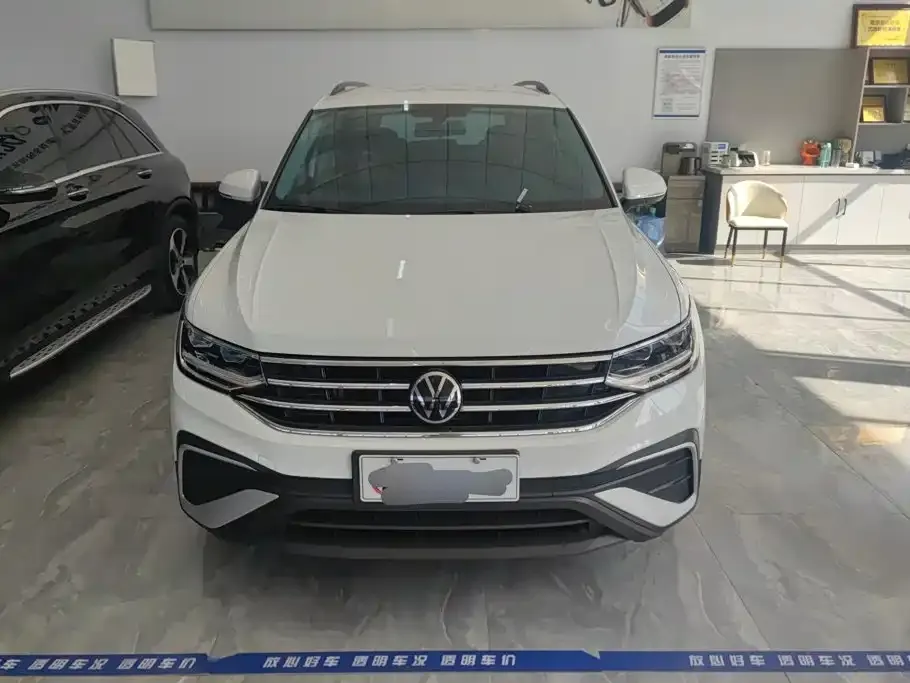 Volkswagen Tiguan L — фото 10