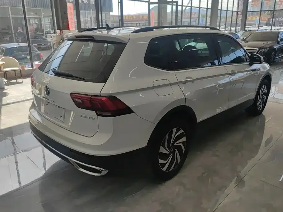 Volkswagen Tiguan L — фото 6