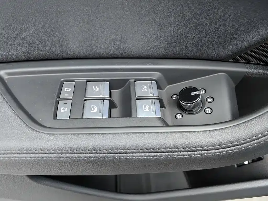Audi e-tron (Import) — фото 5
