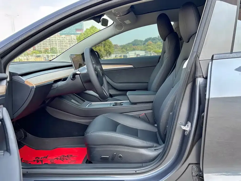 Tesla Model 3 — фото 3