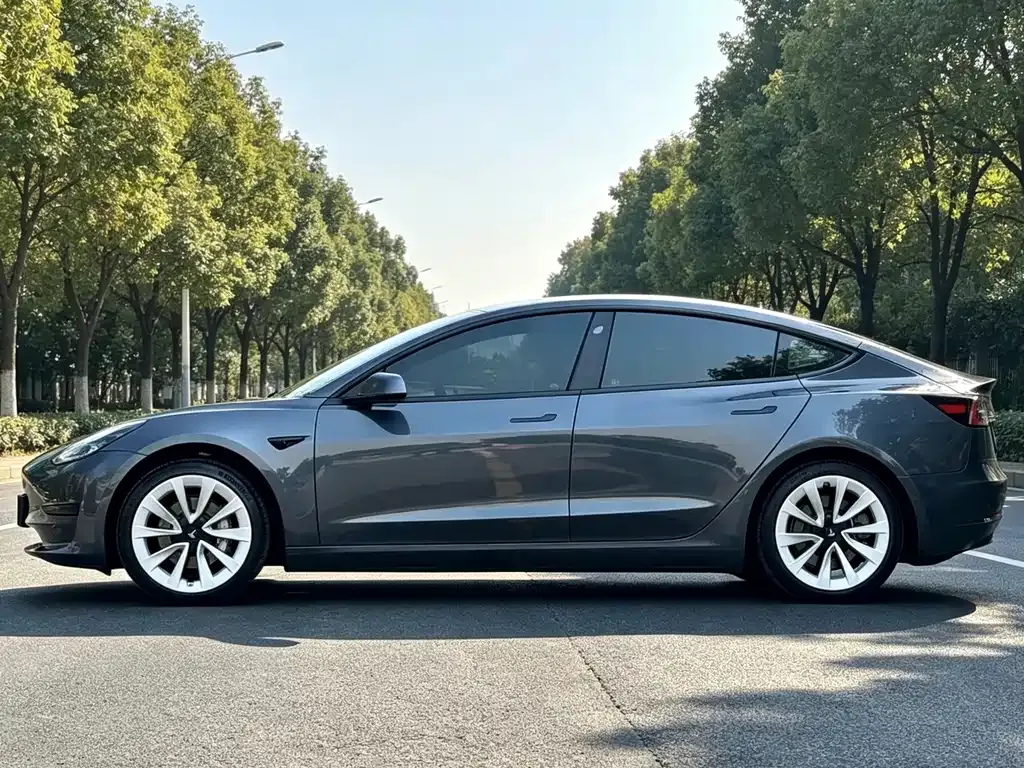 Tesla Model 3 — фото 5