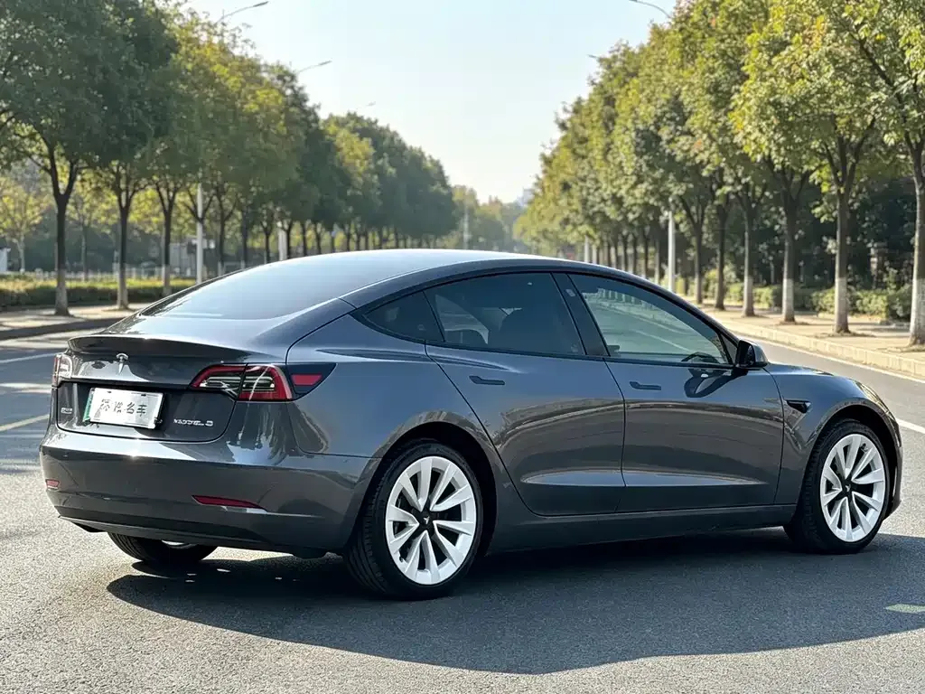 Tesla Model 3 — фото 4