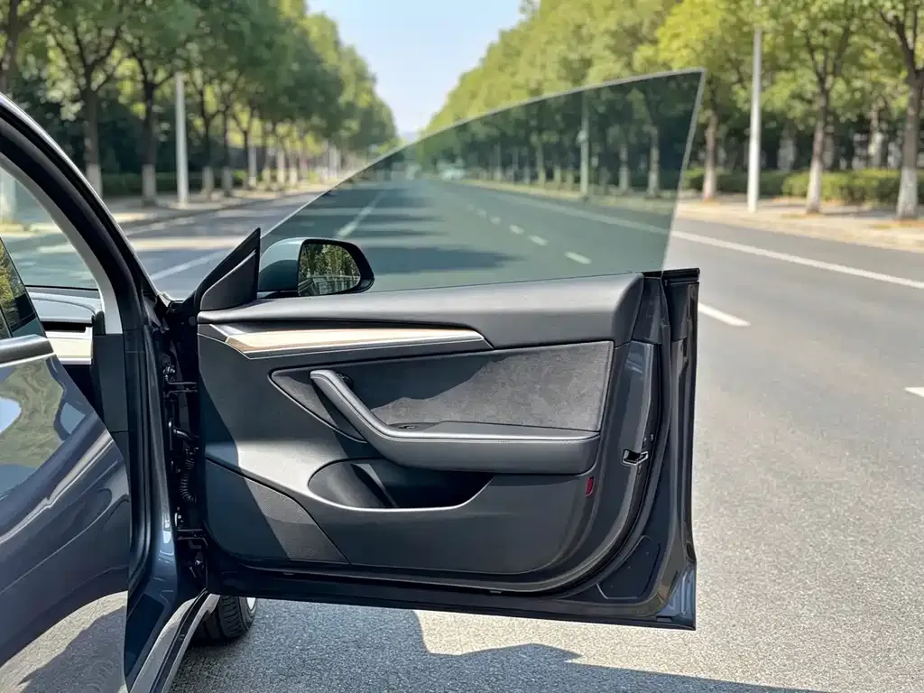 Tesla Model 3 — фото 2