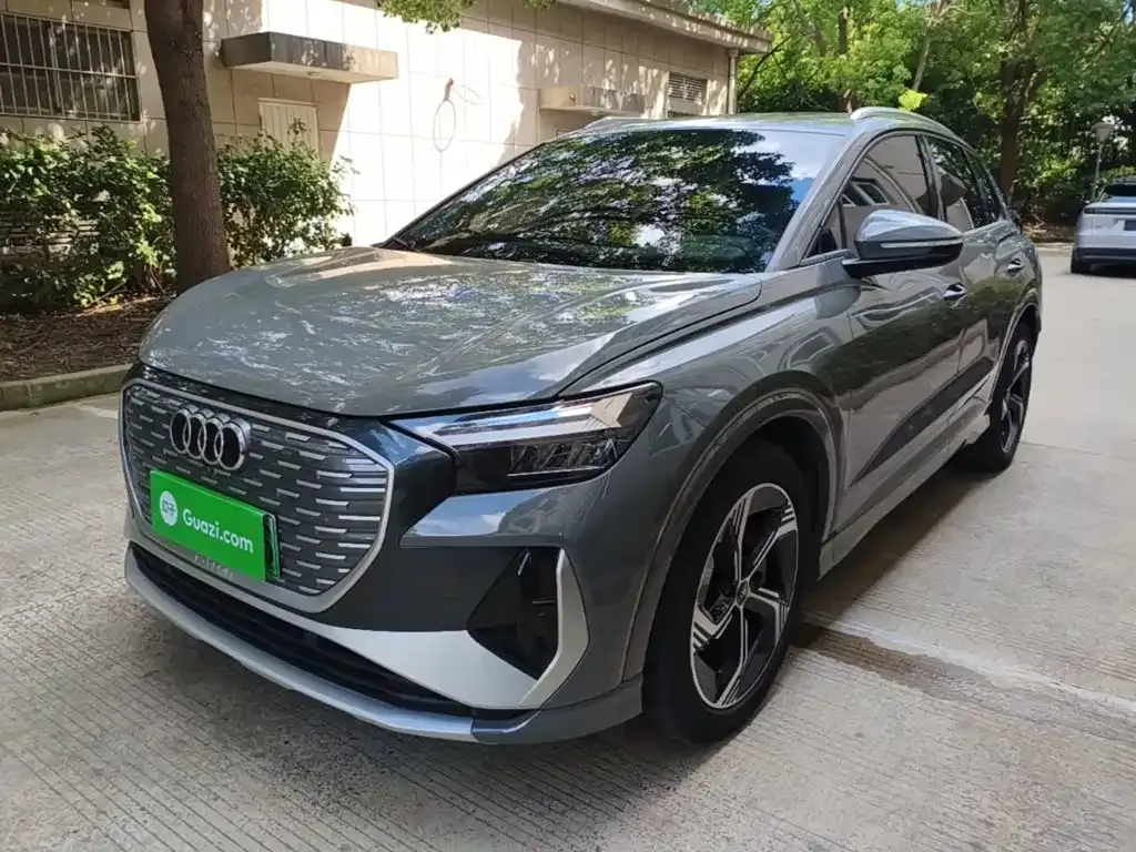 Audi Q4 e-tron — фото 1