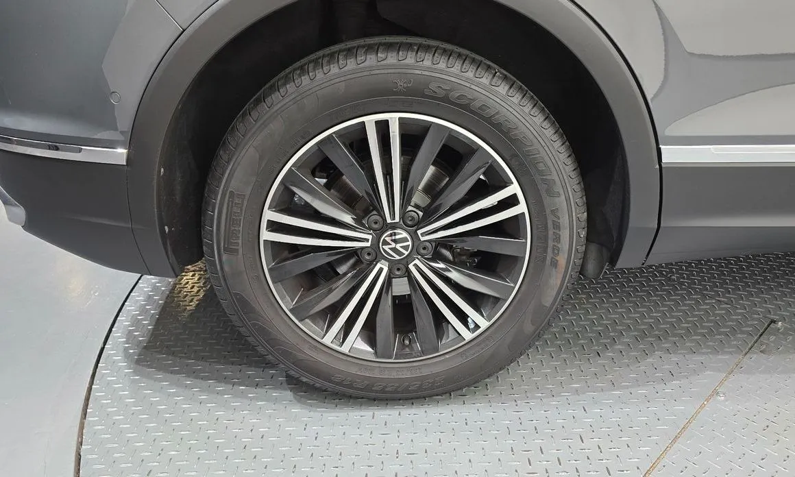 Volkswagen Tiguan — фото 9