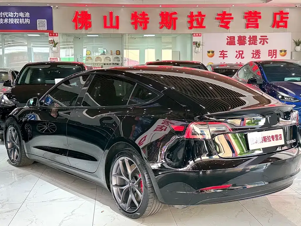 Tesla Model 3 — фото 10