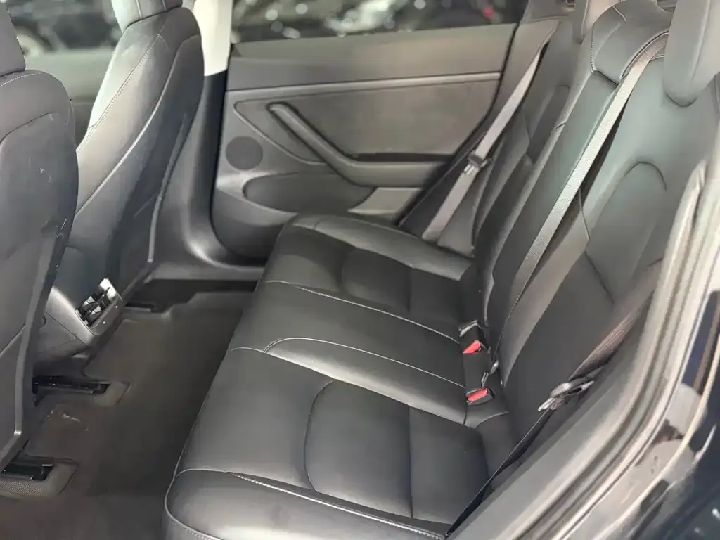 Tesla Model 3 — фото 4
