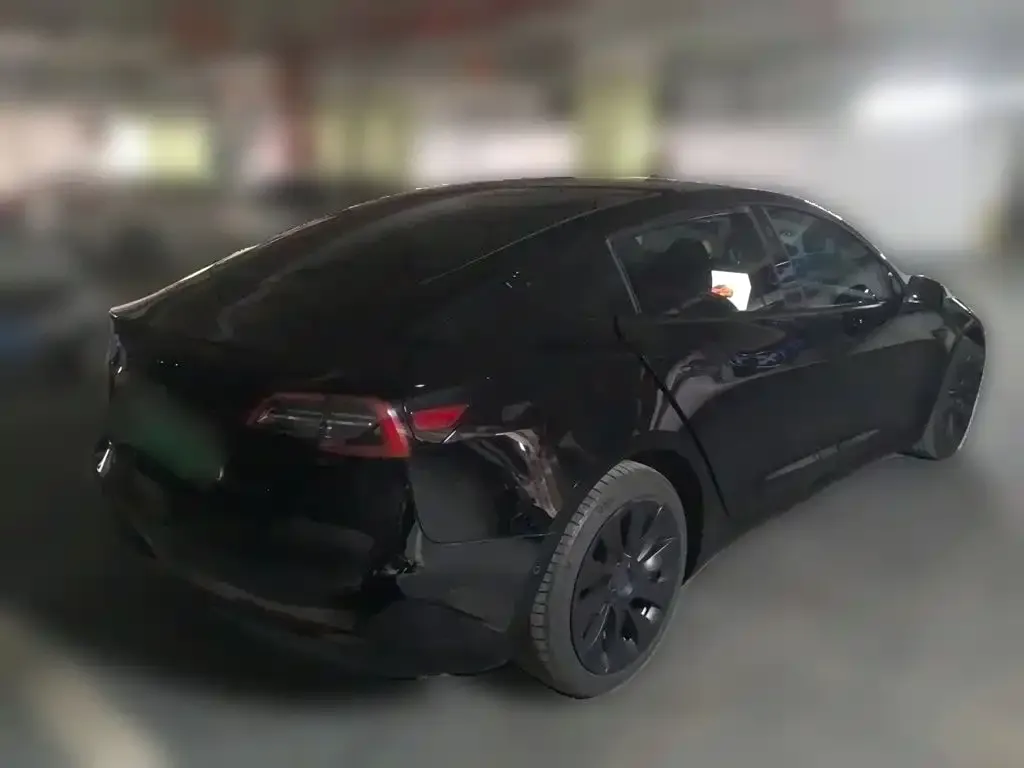 Tesla Model 3 — фото 10