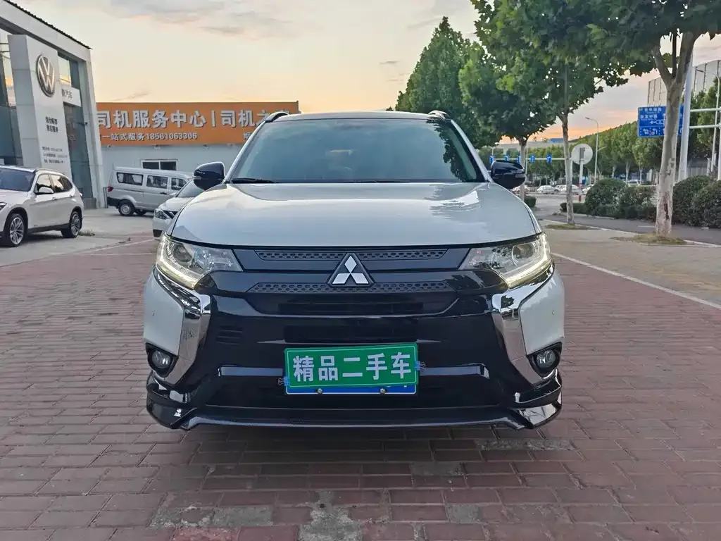 Mitsubishi Outlander — фото 4
