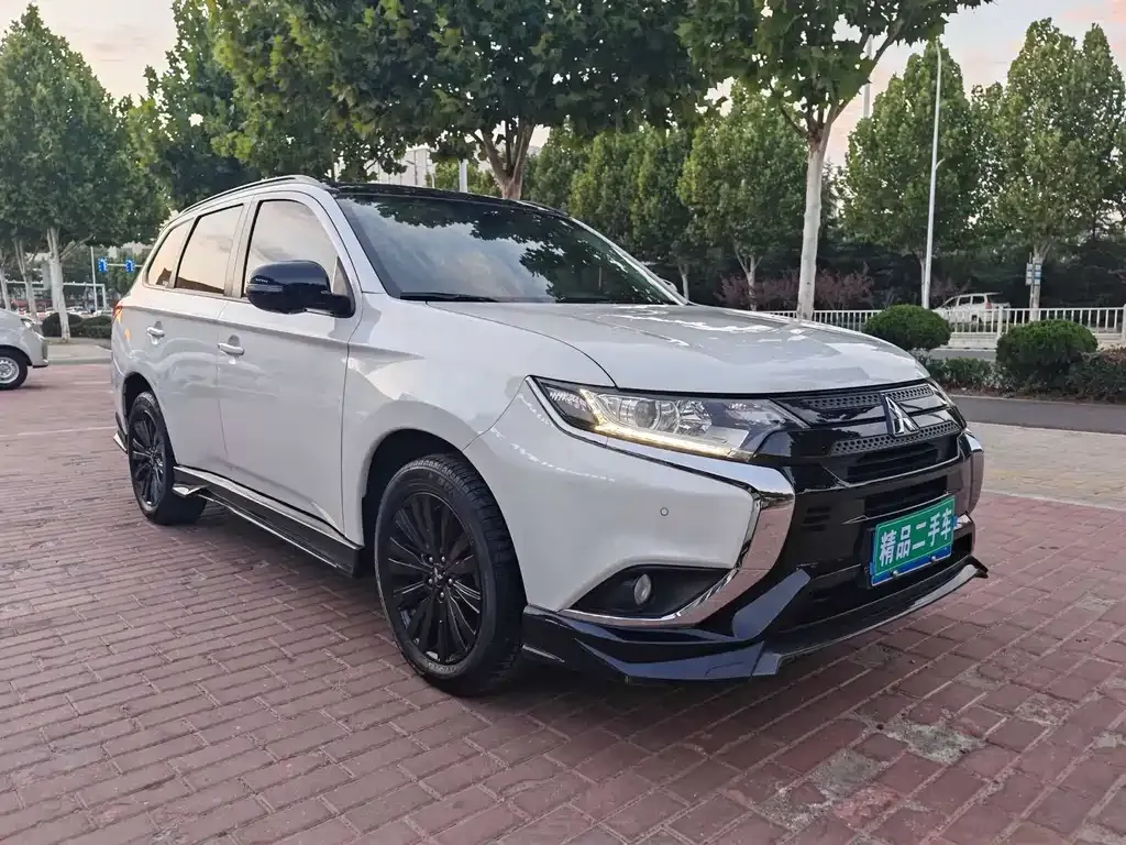 Mitsubishi Outlander — фото 2
