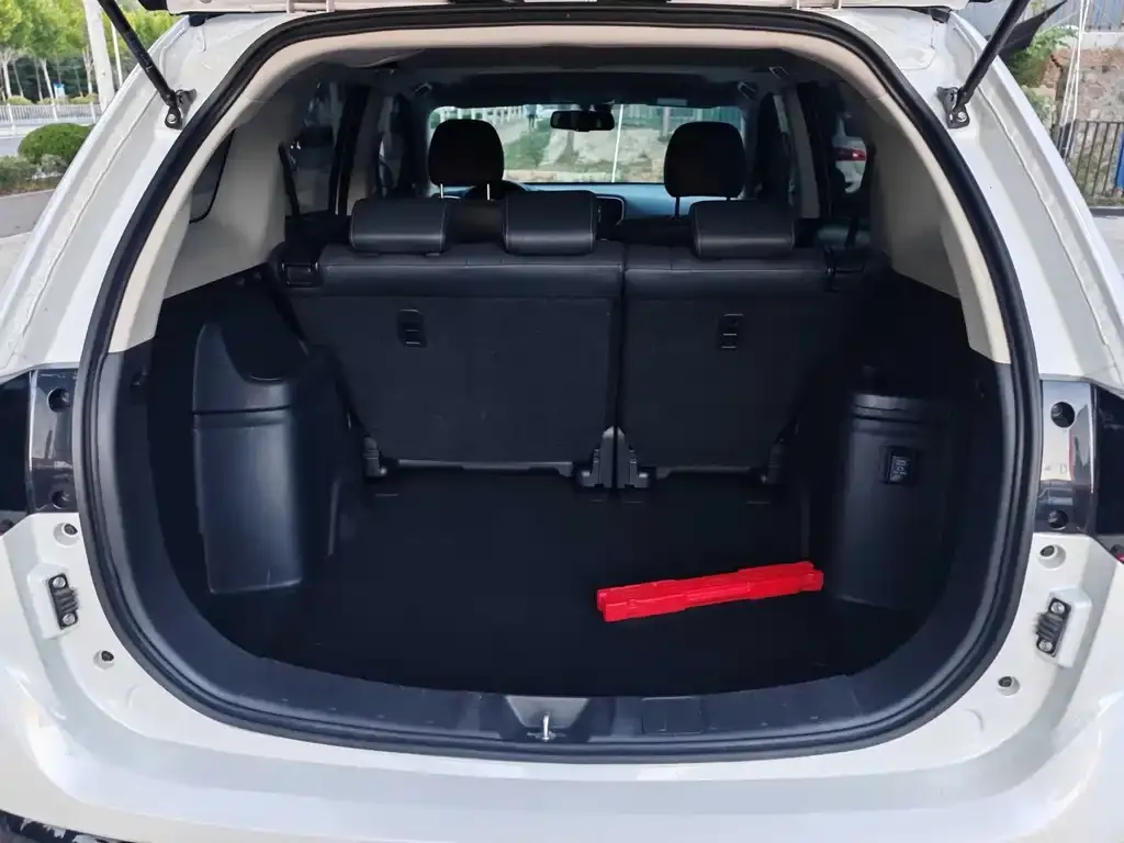 Mitsubishi Outlander — фото 10