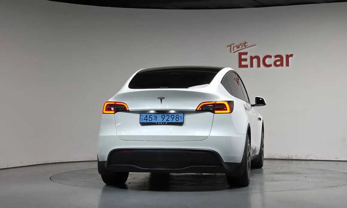 Tesla Model Y — фото 8