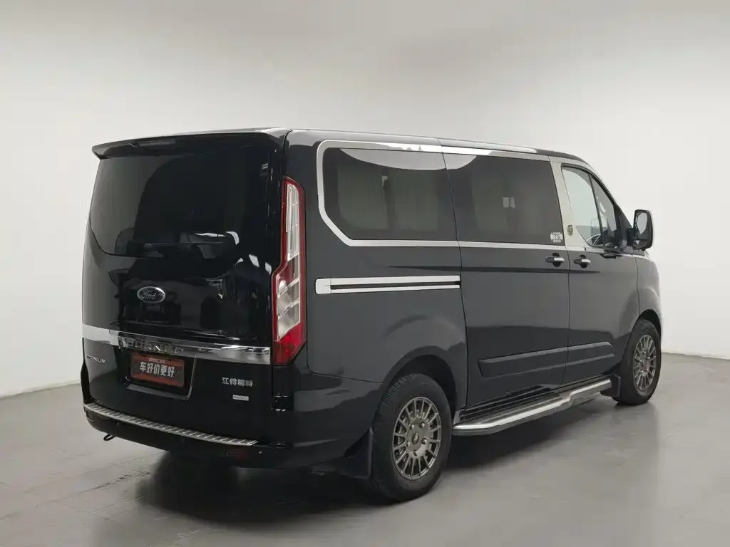 Ford Tourneo — фото 3