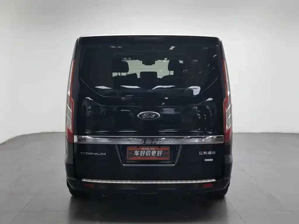 Ford Tourneo — фото 10