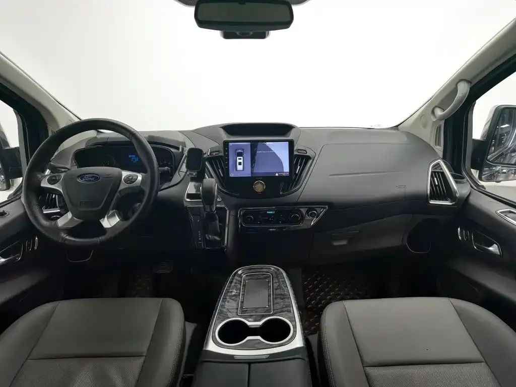 Ford Tourneo — фото 6