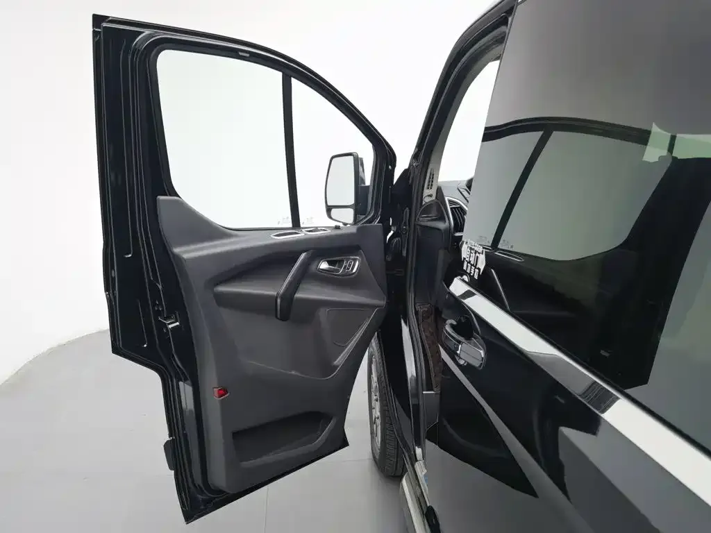 Ford Tourneo — фото 4
