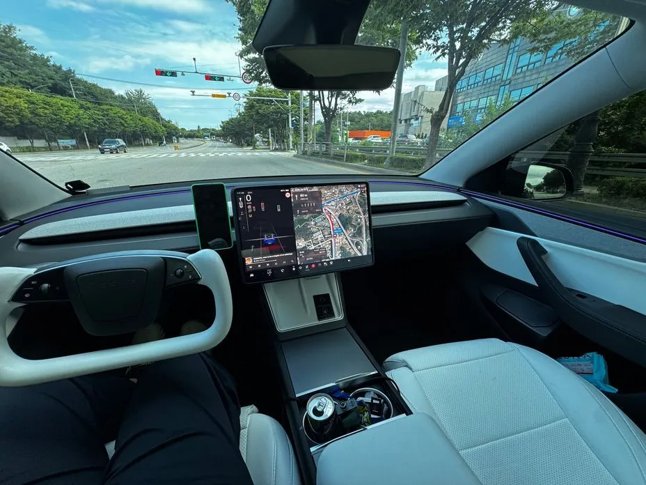 Tesla Model Y — фото 10