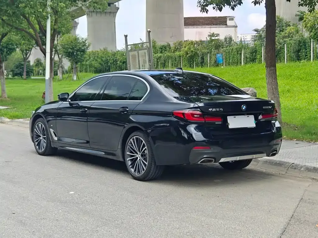BMW 5 Series — фото 10