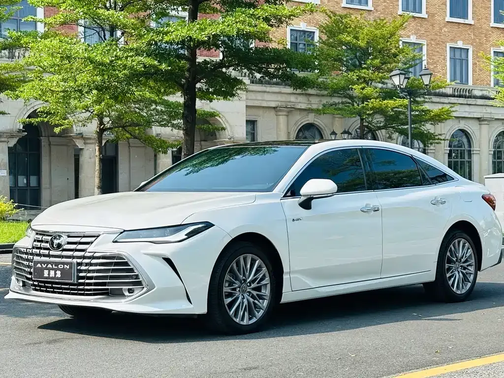 Toyota Avalon — фото 1