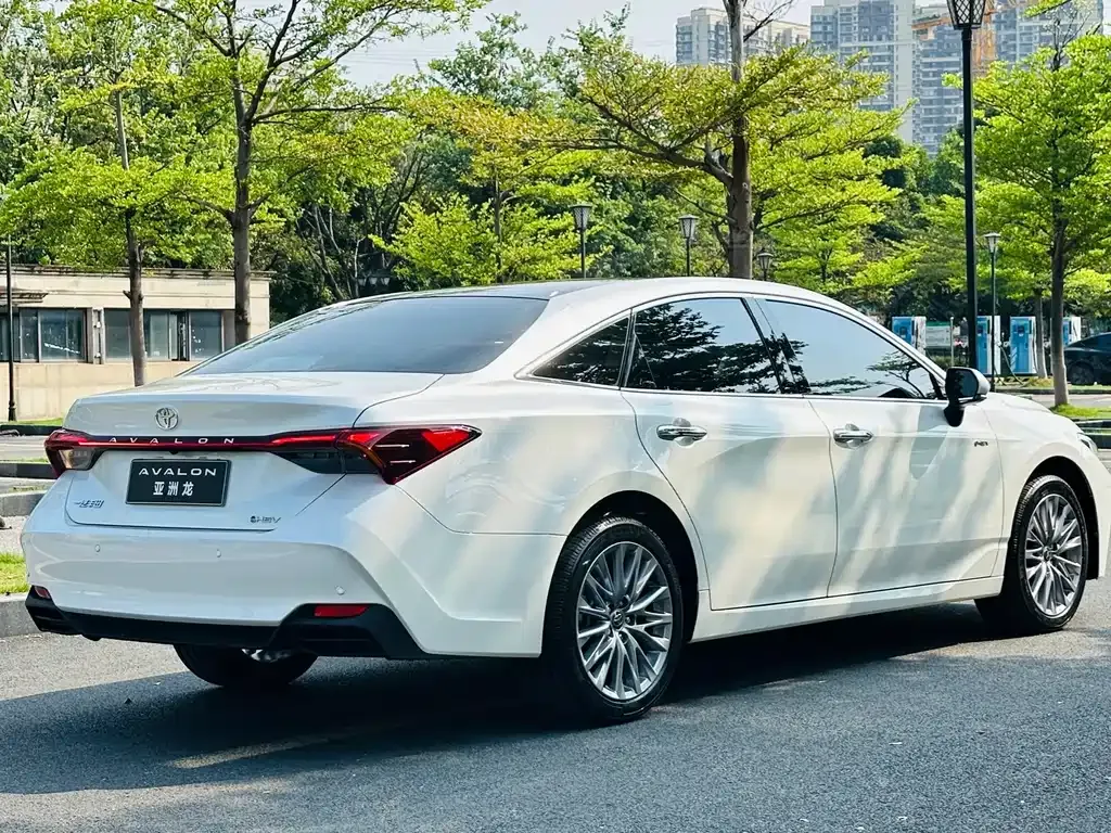 Toyota Avalon — фото 2