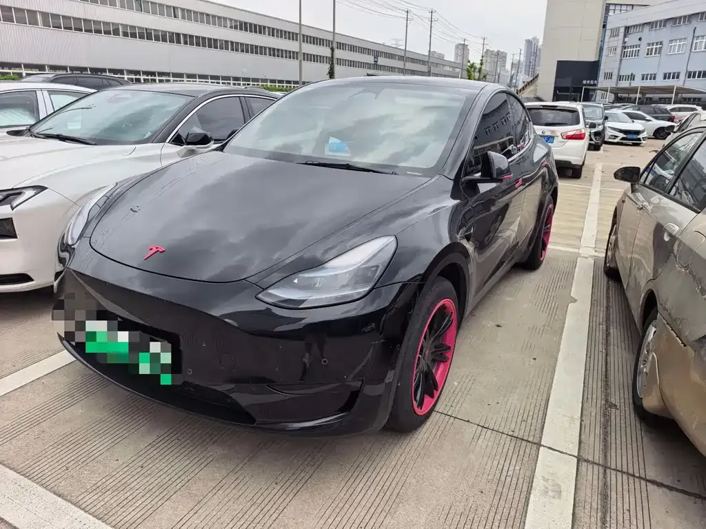 Tesla Model Y — фото 1
