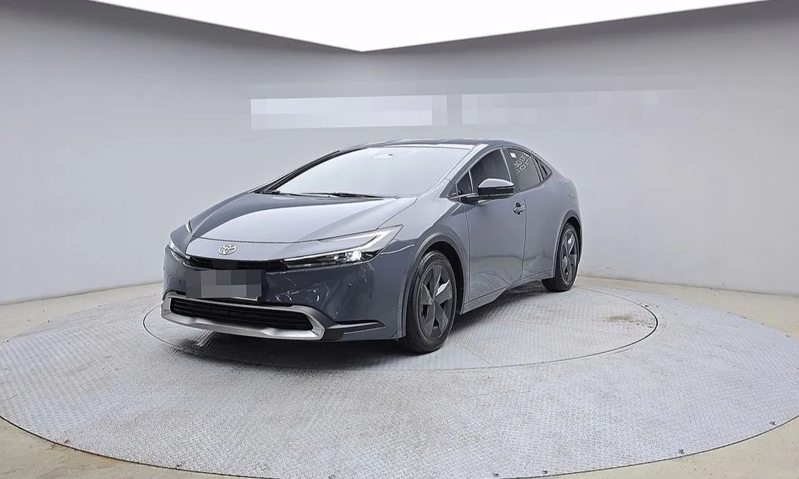 Toyota Prius — фото 1