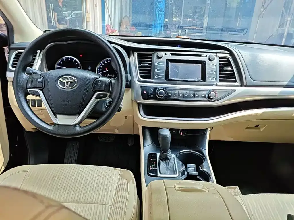 Toyota Highlander — фото 2