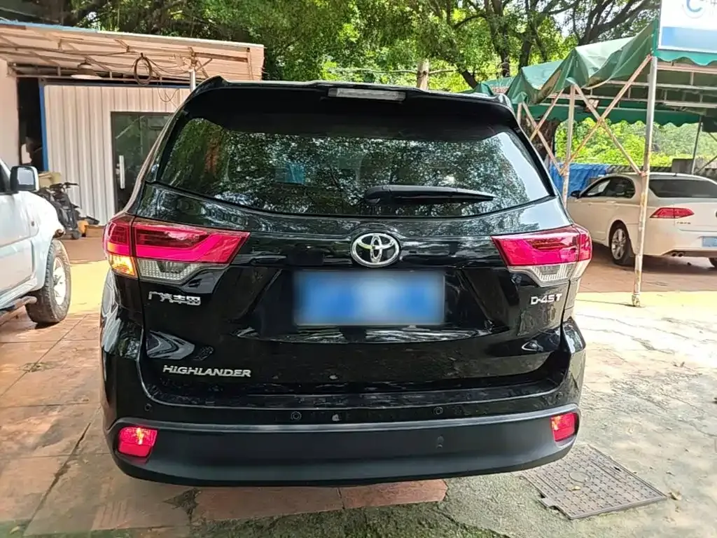Toyota Highlander — фото 10