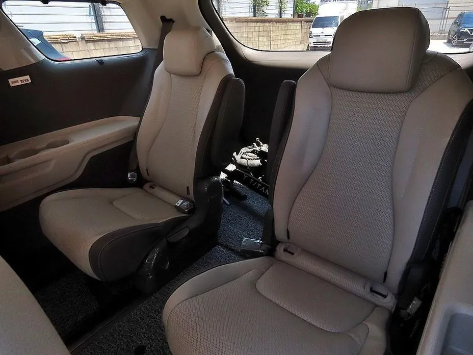 Kia Carnival — фото 10