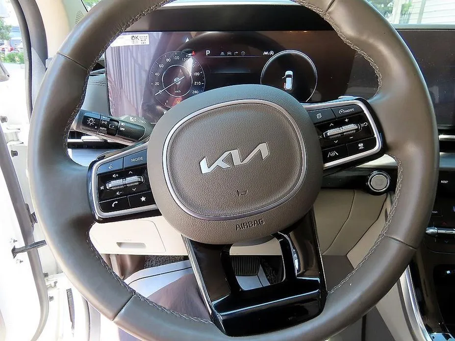 Kia Carnival — фото 4