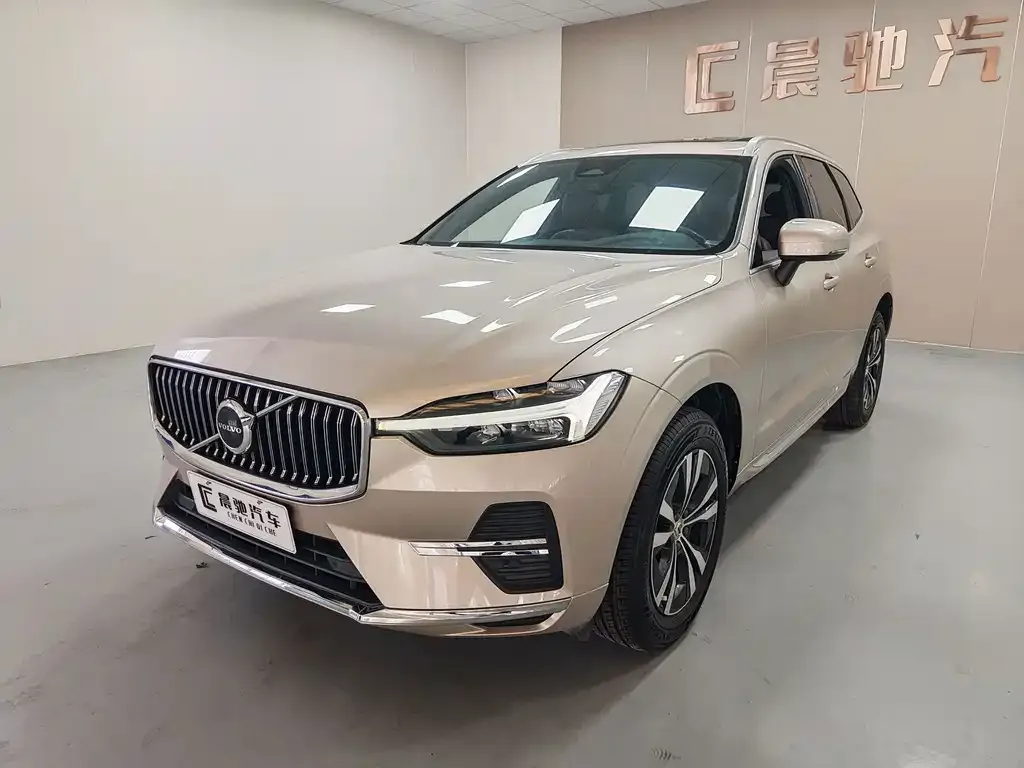 Volvo XC60 — фото 1