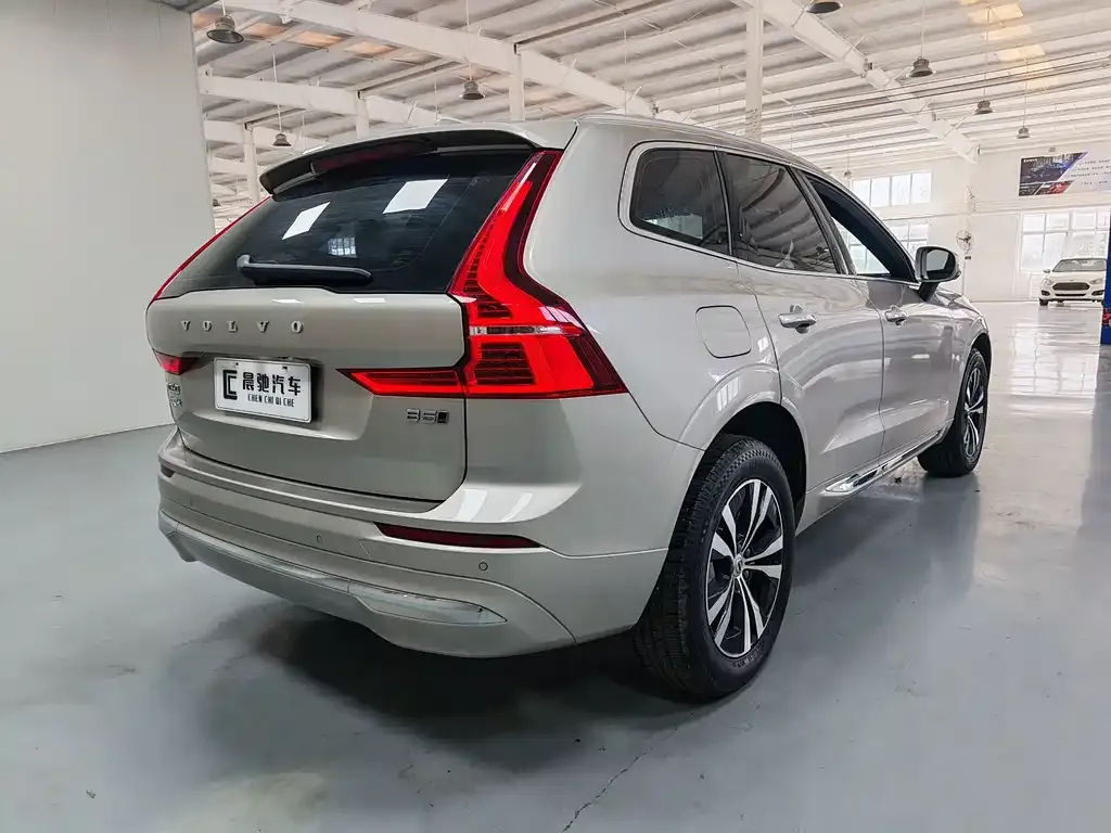 Volvo XC60 — фото 8