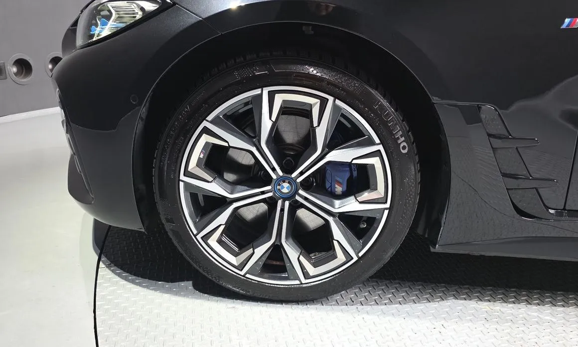 BMW i4 — фото 6