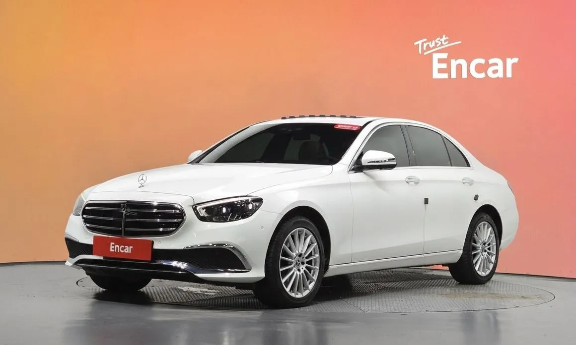 Mercedes-Benz E-Class — фото 1