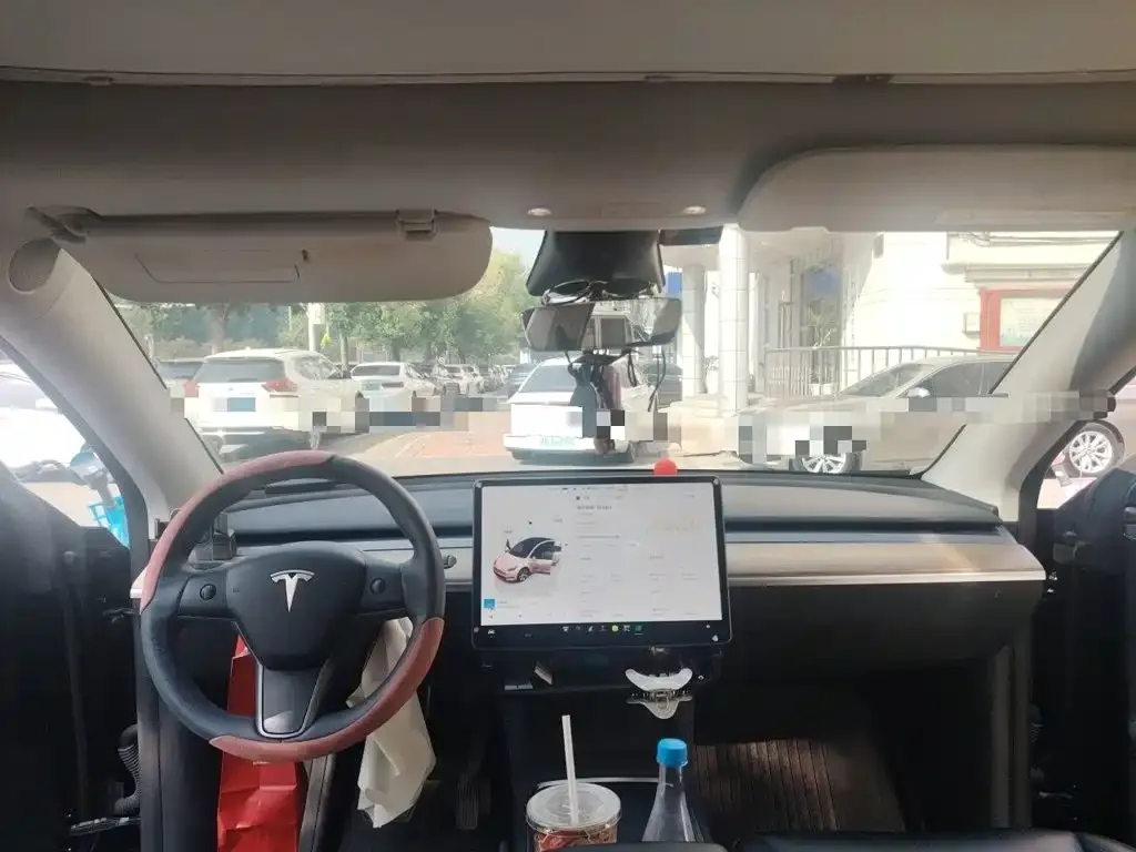 Tesla Model Y — фото 10